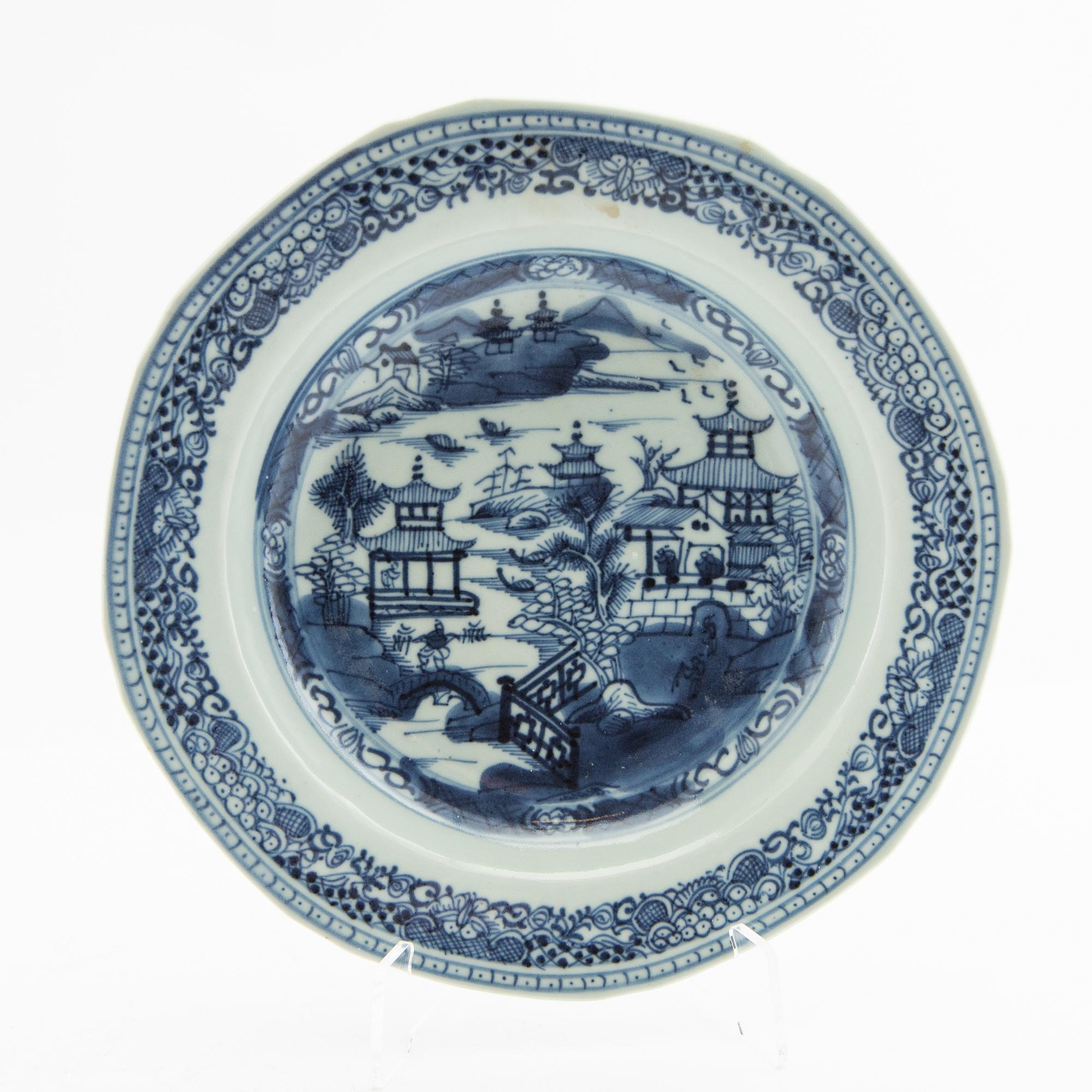 Deep plates 13 pcs. China, circa 1800 porcelain.