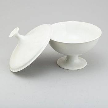 A Berlin tureen with cover, 19th century.