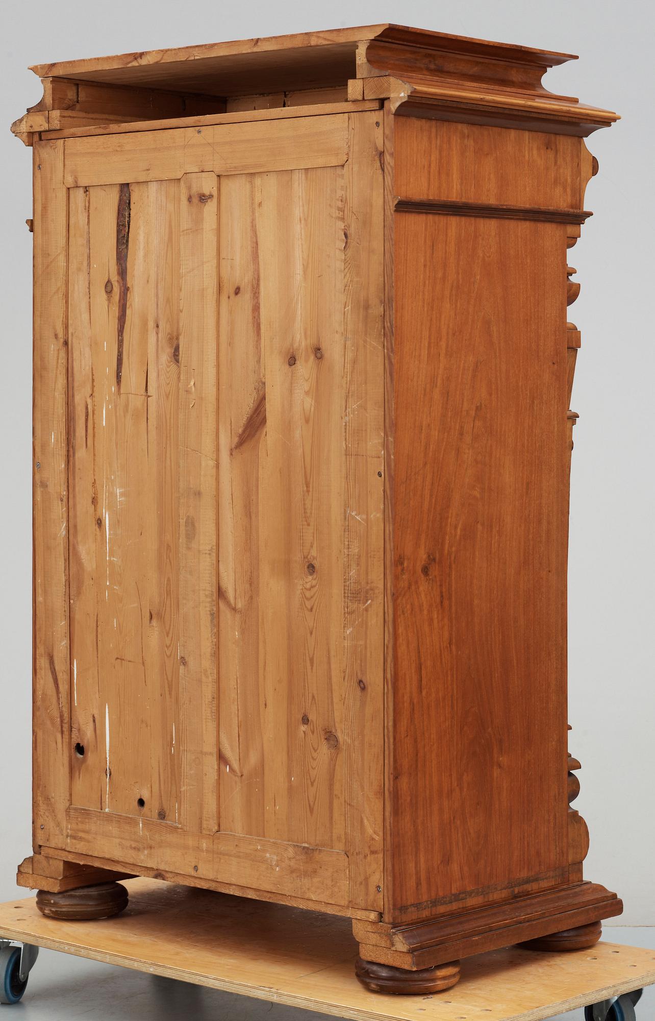 CHIFFONJE, nyrenässans, sent 1800-tal.