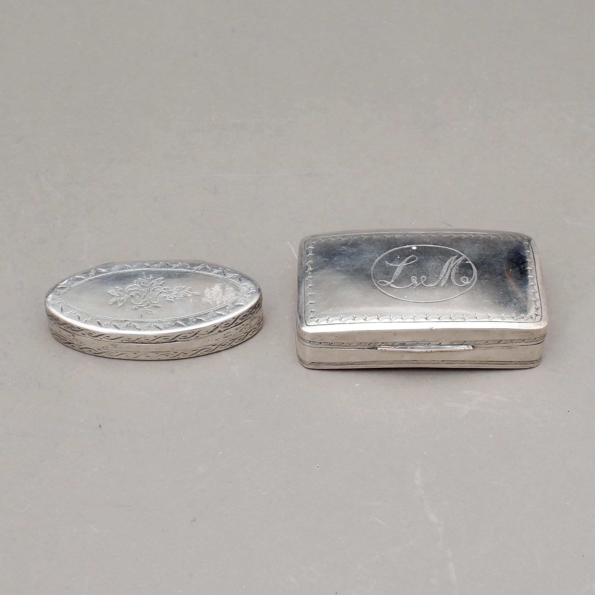 DOSOR, 2 st, silver, bland annat Petter Eneroth, Stockholm, 1801. Vikt ca 138g.