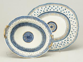 GALLERSKÅL med FAT, porslin, Kina, 1700-tal.