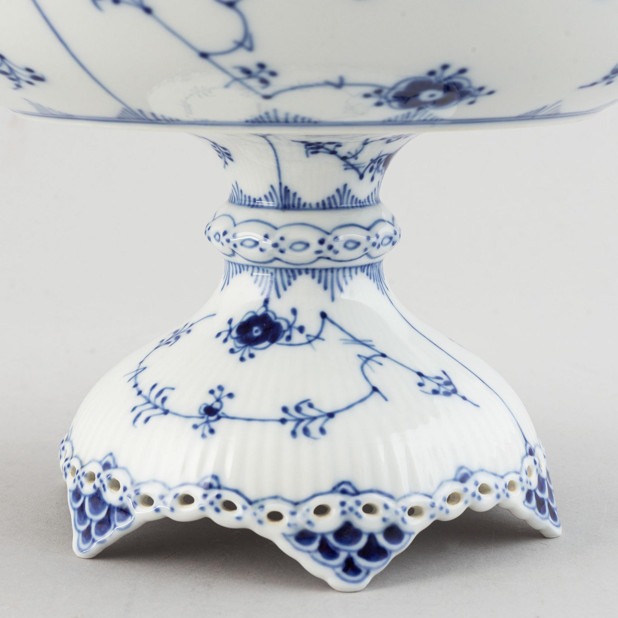 Royal Copenhagen,  a '1022' 'Musselmalet Full Lace' porcelain bowl, Denmark.