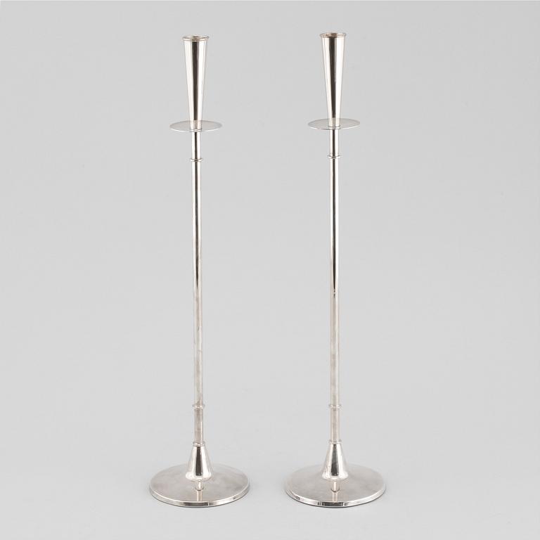 TORE ELDH, ett par ljusstakar, silver, K&EC, Göteborg, 1962.