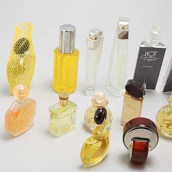 17 so called factices and 7 perfume testers.