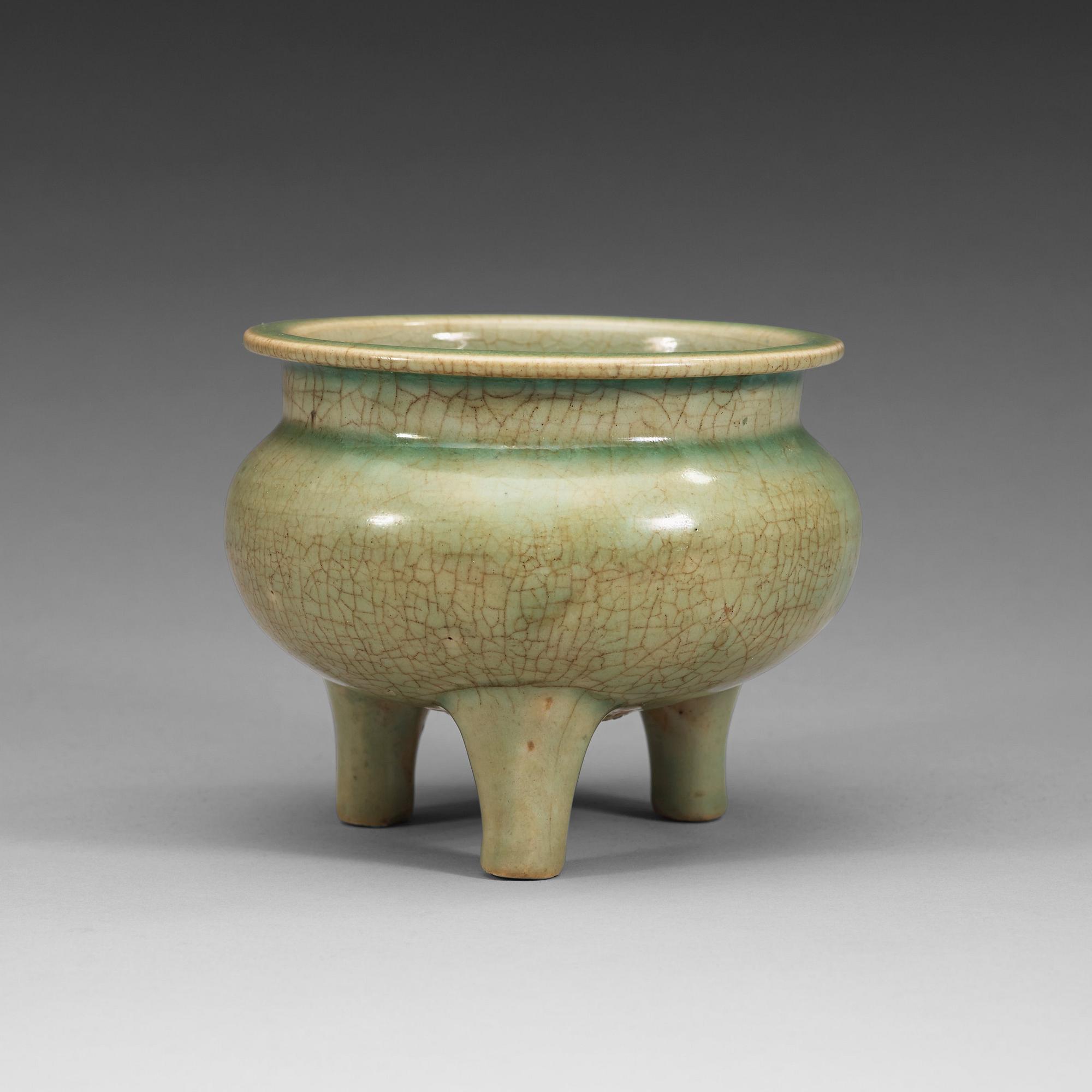 A celadon tripod censor, Qing dynasty (1644-1912).