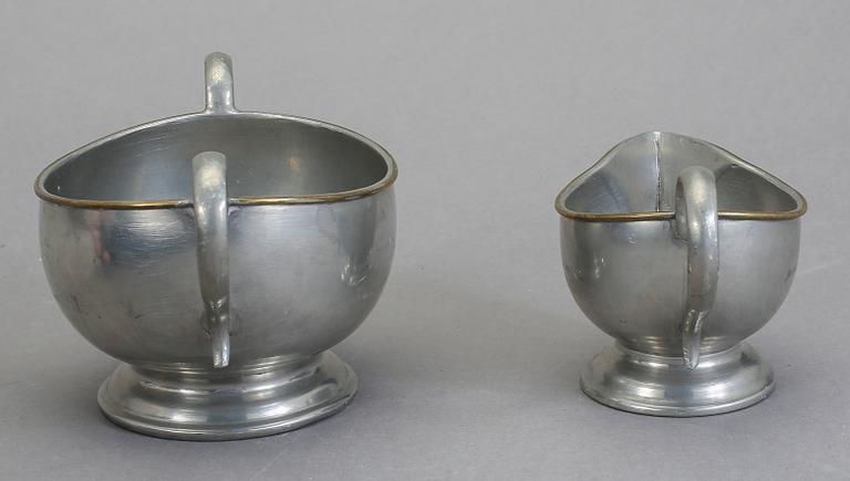 MJÖLKKANNA samt SOCKERSKÅL, två delar, tenn, Svenskt Tenn, 1900-talets första hälft / mitt.