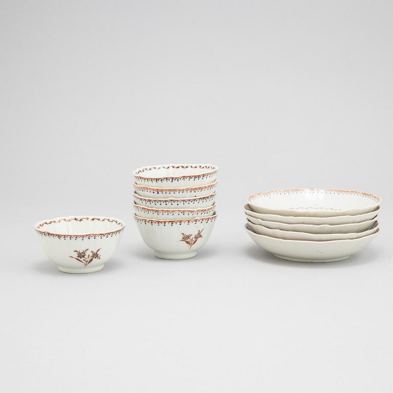 A set of five tea cups with stands, Qing dynasty, Qianlong (1736-95).