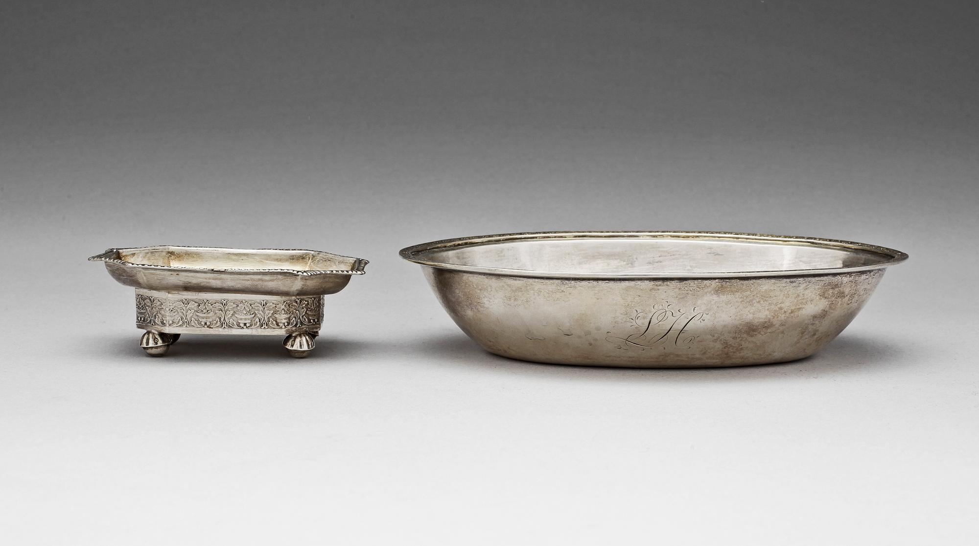SKÅL samt SALTKAR, silver, Ryssland. Bl a Sankt Petersburg. 1800-tal. Total vikt ca 240 gram.