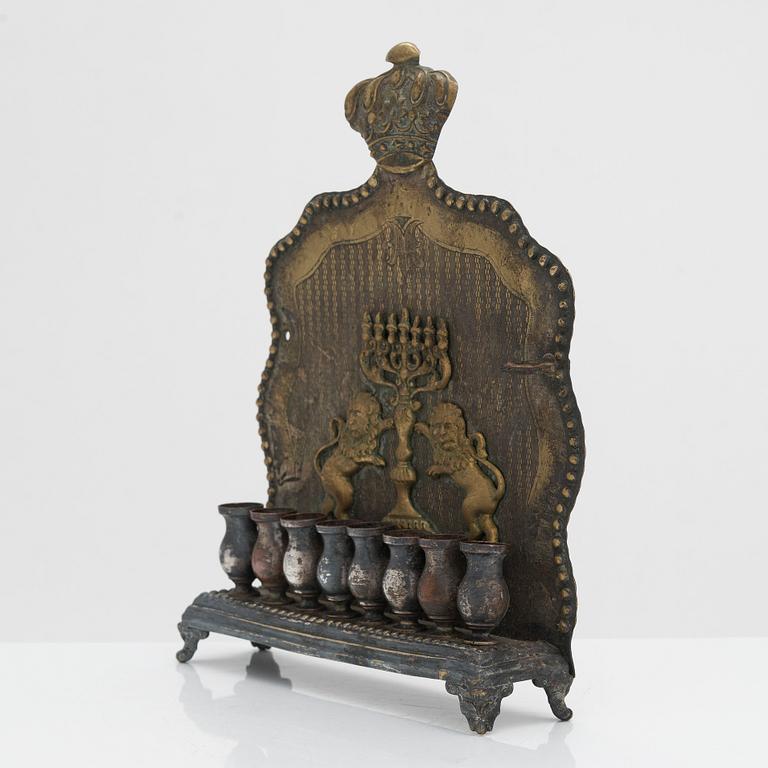 Hanukkah-ljusstake, Henneberg, Warszawa, ca 1870 - 1874.