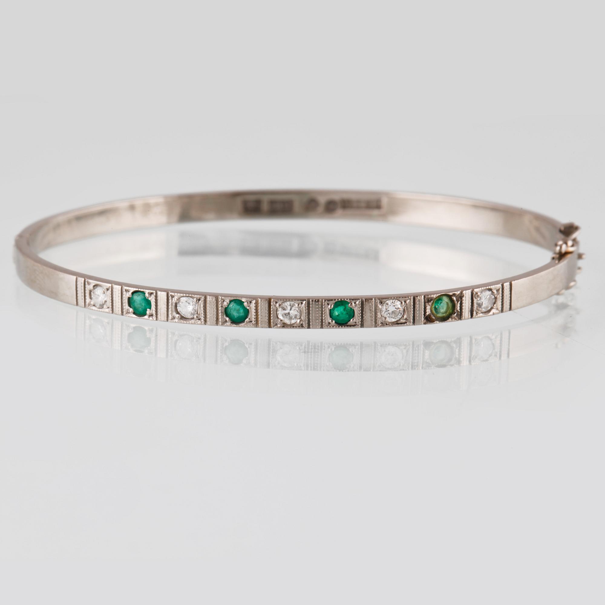 ARMRING, 18k vitguld med 5 briljantslipade diamanter och 4 smaragder, Sten Gramen, Göteborg, 1965. Vikt 13,3 gram.