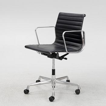 Charles & Ray Eames, skrivbordsstol, "EA 117", Vitra.