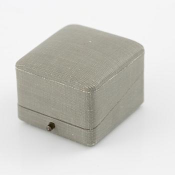 Ring, A. Tillander, 18K white gold with three brilliant-cut diamonds.