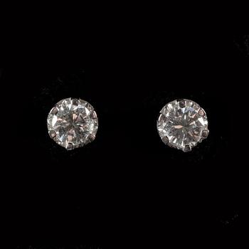 ÖRHÄNGEN, ett par, 18k vitguld med briljantslipade diamanter tot ca0,50ct.