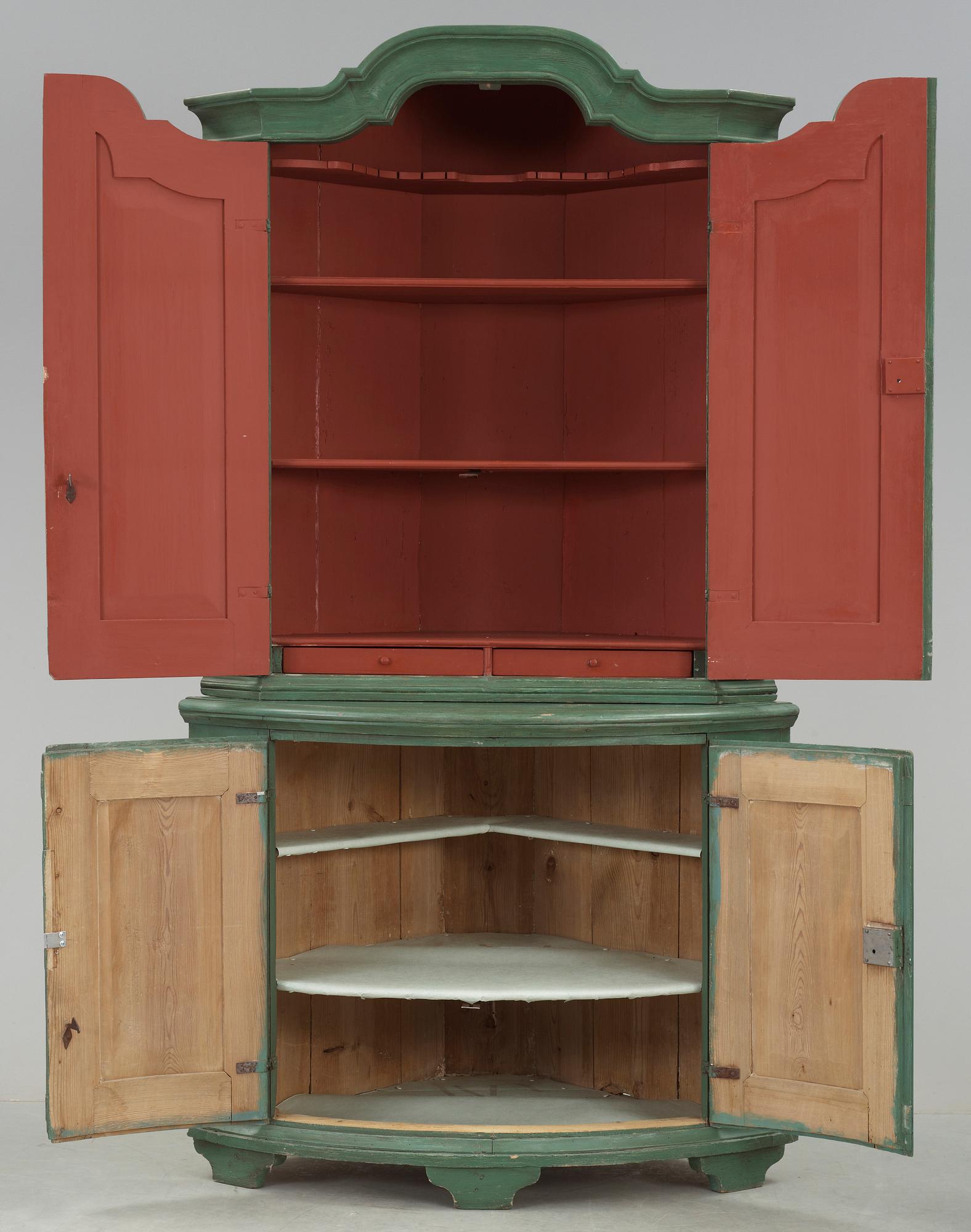 HÖRNSKÅP, 1700-tal.