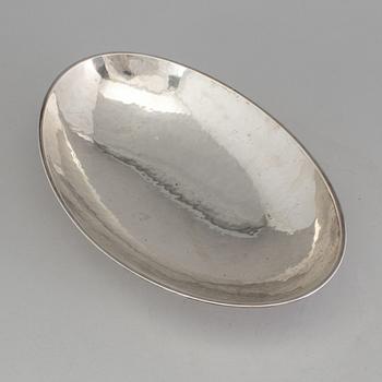 A 20th century German silver dish, maker's mark "GK". Weight 556 g.