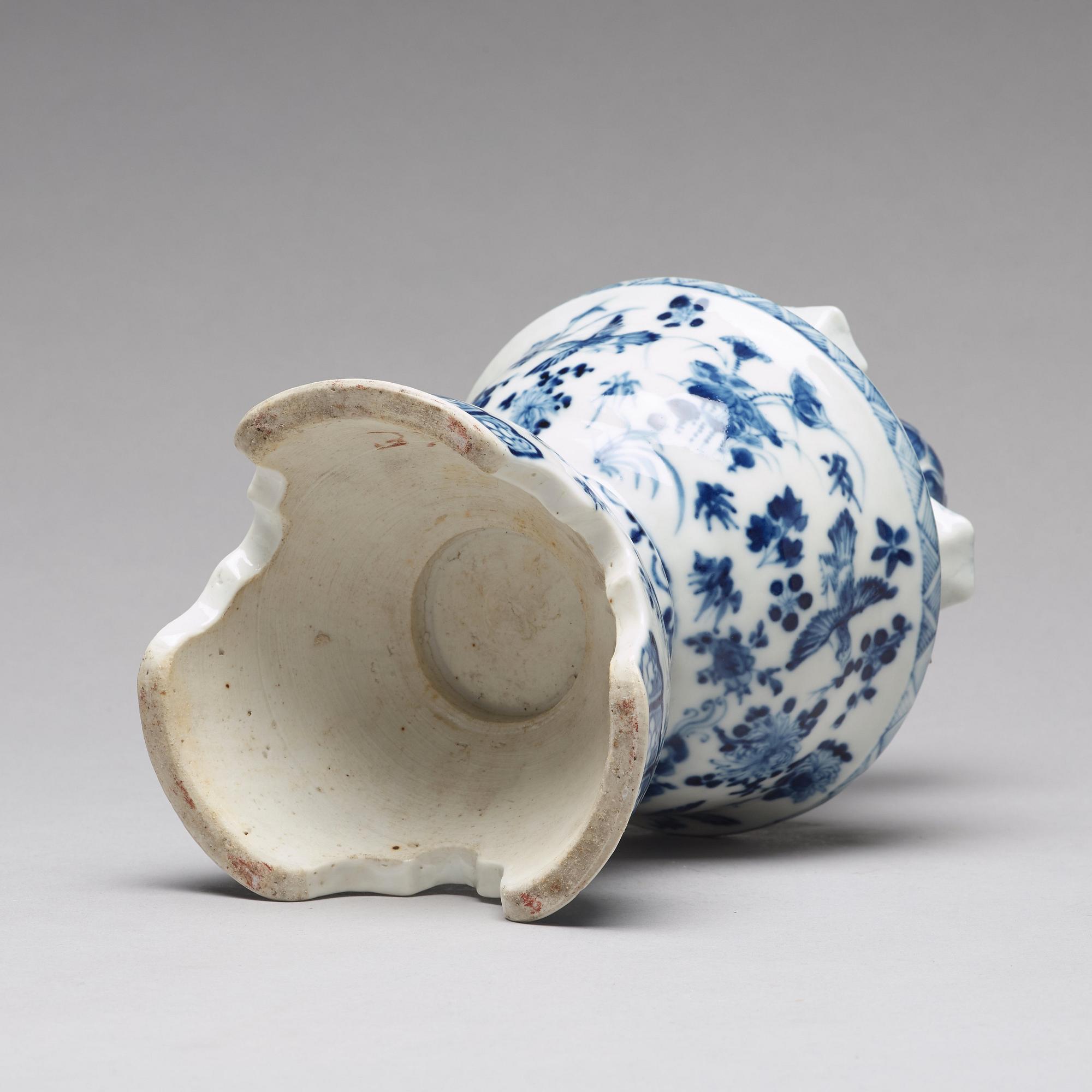 A blue and white tulip vase, Qing dynasty, 19th Century.