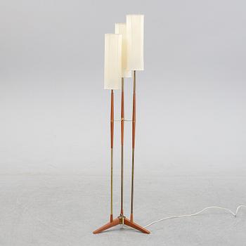 A wood and brass floor lamp from  Möllers Armaturer, Eskilstuna, mid 20th century.