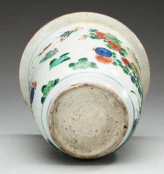 A large famille verte jardiniere, Qing dynasty, Kangxi (1662-1722).