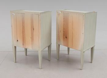 SÄNGBORD, 1 par, gustaviansk stil, 1900-talets andra hälft.