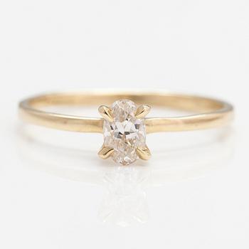 Ring, 14K guld och oval diamant ca 0.37 ct. Med AIG-certifikat.