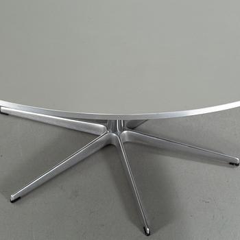 ARNE JACOBSEN, bord, "Cirkulär / A826,", Fritz Hansen, 2000-tal.