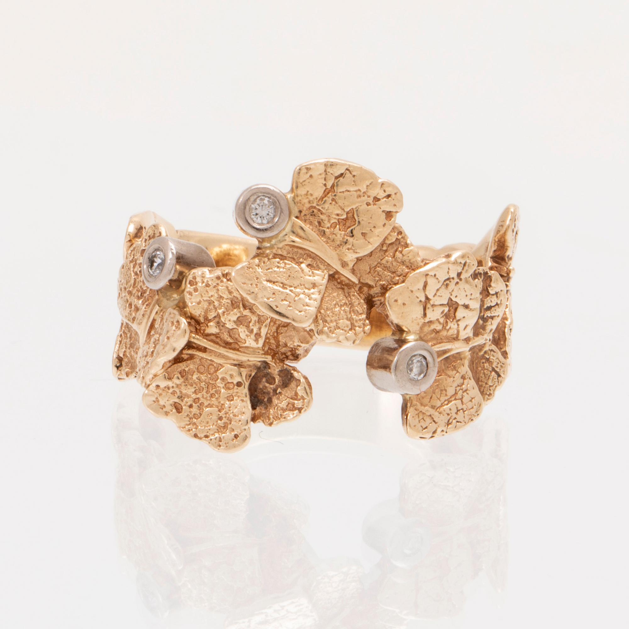 A 14K white and red gold ring with round brilliant cut diamonds.