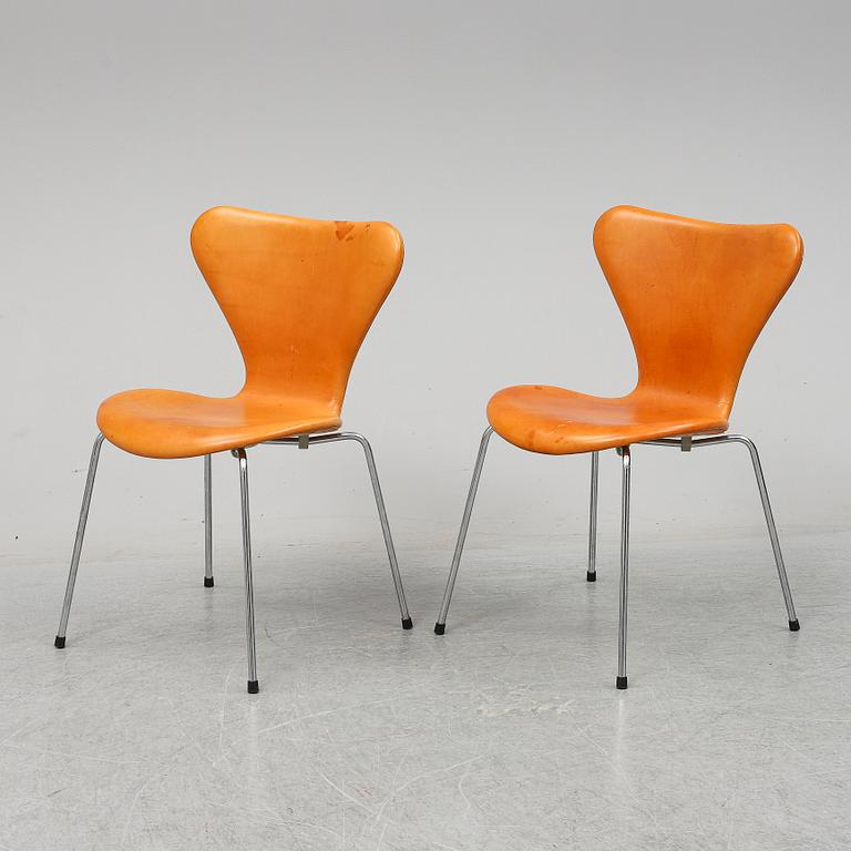 Six 'Serie 7' leather upholstered chairs by Arne Jacobsen for Fritz Hansen.