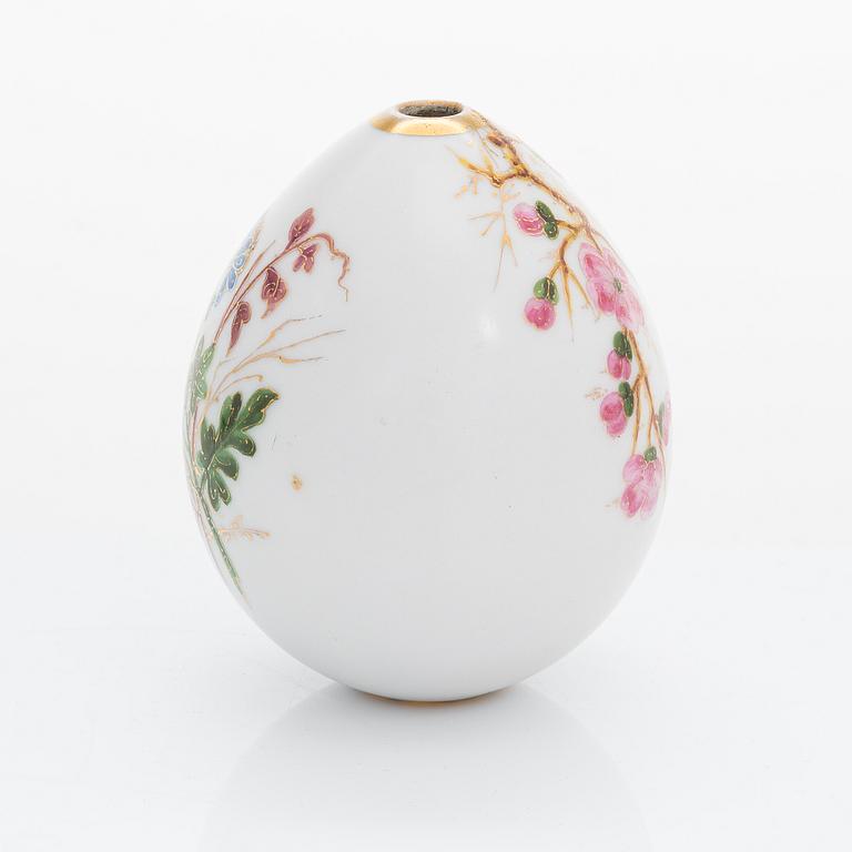 A Russian Easter egg by the Imperial Porcelain Factory in Saint Petersburg late 19th century.