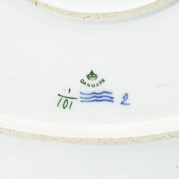 A large 'Blue Fluted Plain' porcelain serving dish, Royal Copenhagen, model 101, 1898-1923.