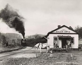 235. Ogle Winston Link, "Maud Bows to Virginia Creeper, Green Cove", 1950-tal.