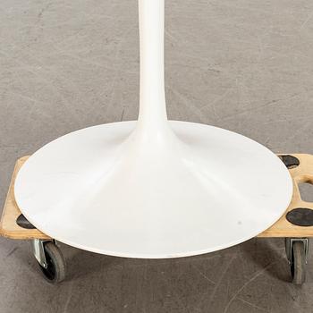 EERO SAARINEN, a dinner table "Tulip".