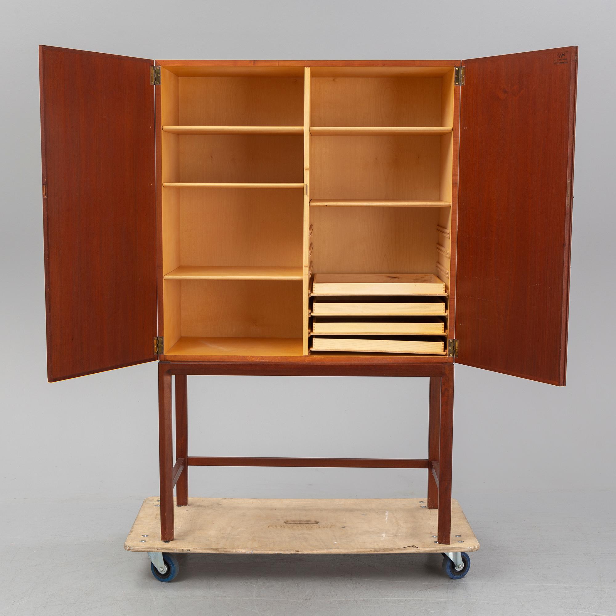 AXEL LARSSON, skåp, 1-147 ur Signum serien, AB Svenska Möbelfabrikerna Bodafors, 1963.