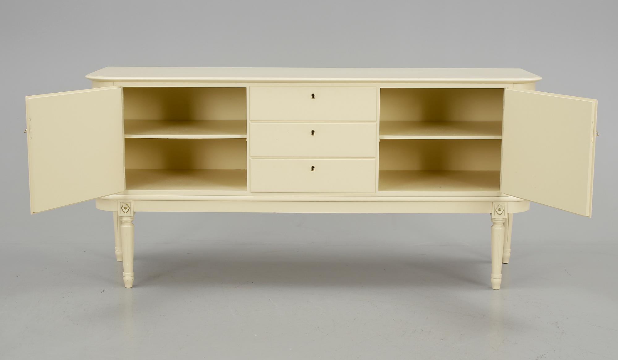 SIDEBOARD, gustaviansk stil, 1900-tal.
