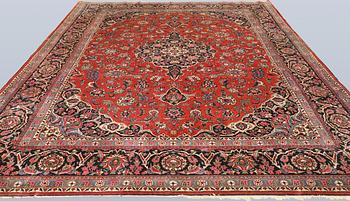 A semi-antique Keshan carpet, approx. 370 x 272 cm.