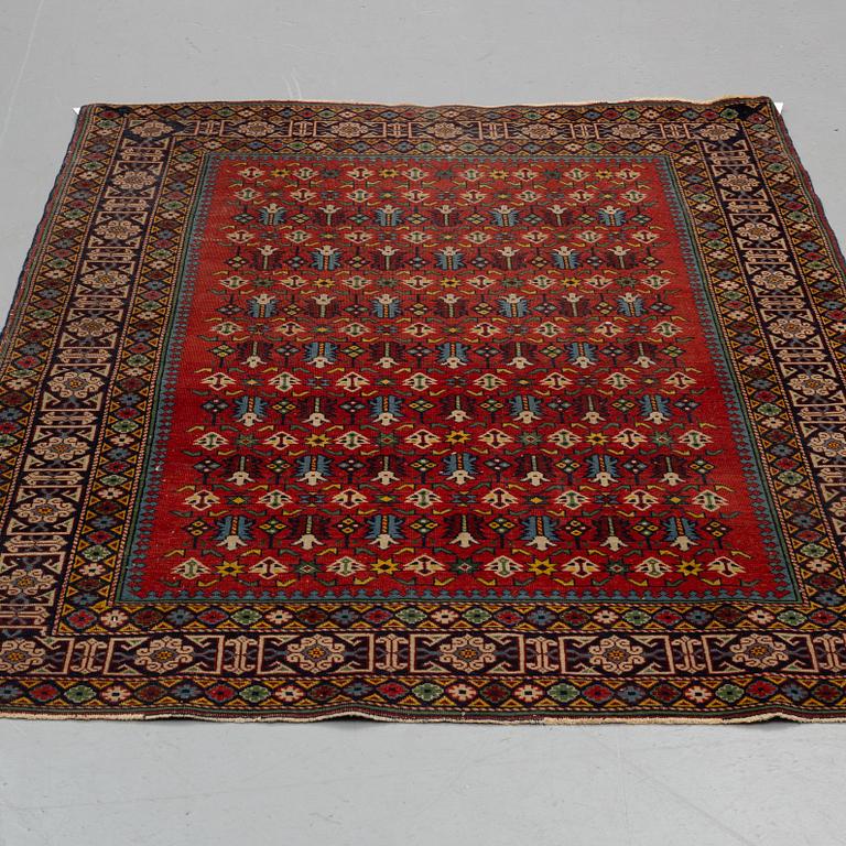 A RUG, a semi-antique Ardebil, ca 182,5 x 130,5 cm.