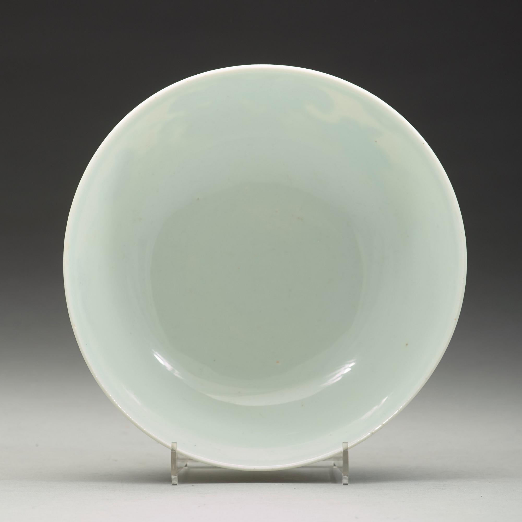 A blue and white bowl, Qing dynasty, Guangxu mark and of the period (1875-1908).