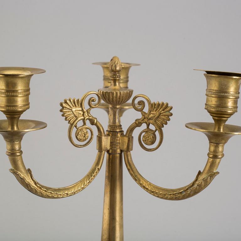 KANDELABRAR, ett par, mässing, Karl Johan, 1800-talets början.