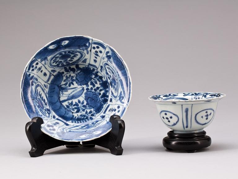 SKÅLAR, 2 st, Krakporslin, Kina, Ming (1368-1644).