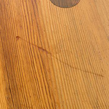 A pine dining table attributed to Roland Wilhelmsson. Second half of the 20th century.
