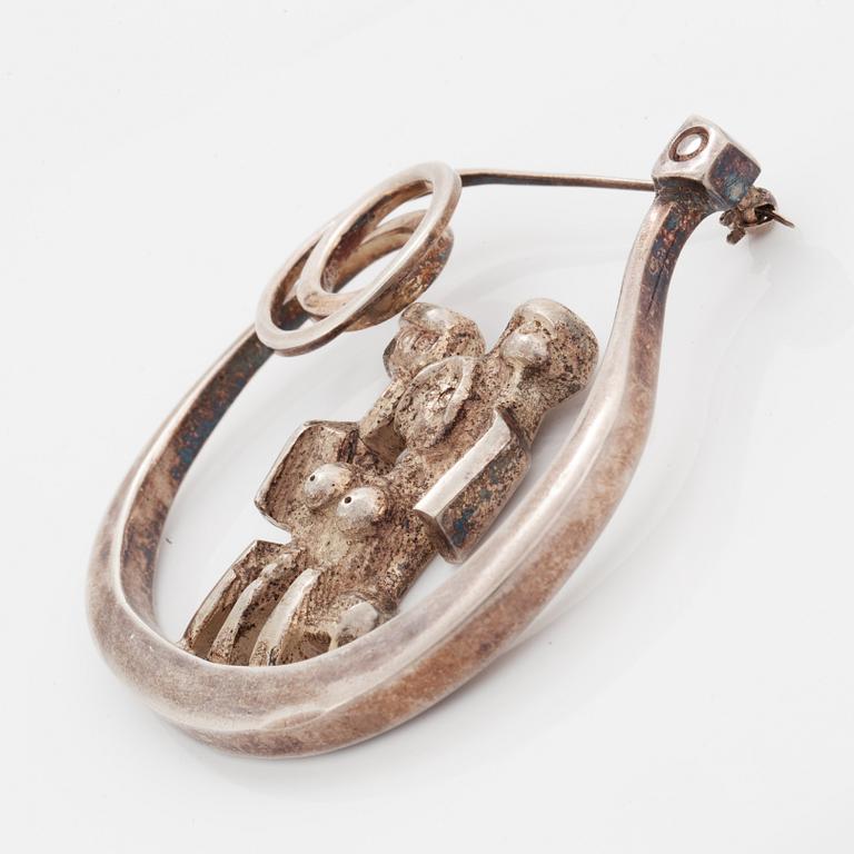 Silver brooch, Eric Robbert.
