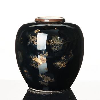 A pair of mirror black vases, Qing dynasty, 19th Century.