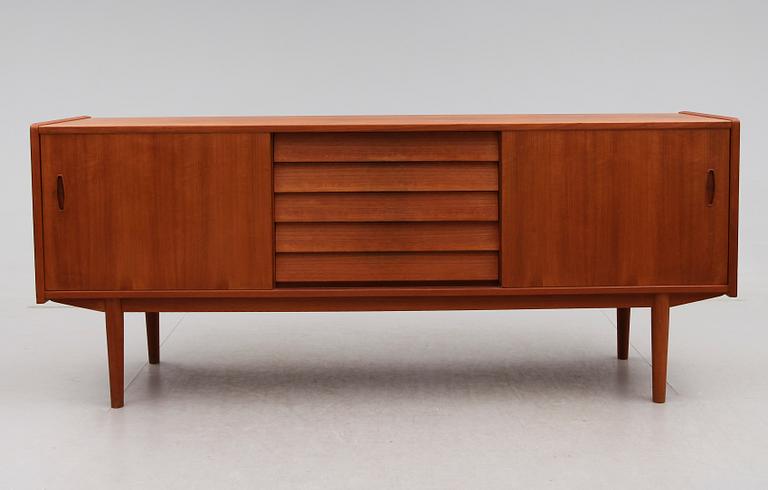 SIDEBOARD, "Trio", Nils Jonsson, Troeds, 1900-talets andra hälft.