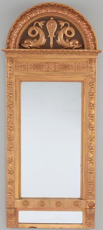 SPEGEL, tillskriven Petter Gustaf Bylander, märkt med Göteborgs hallstämpel, Karl Johan, 1800-talets första hälft.