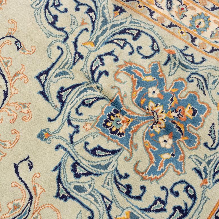 A signed Kashan, carpet ca 450 x 335 cm.