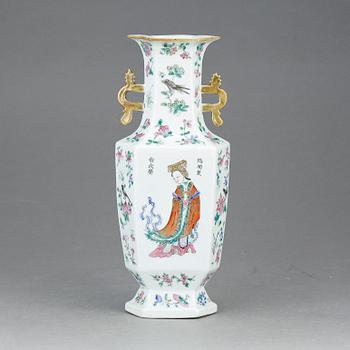 VAS, porslin, Kina, 1800-tal.