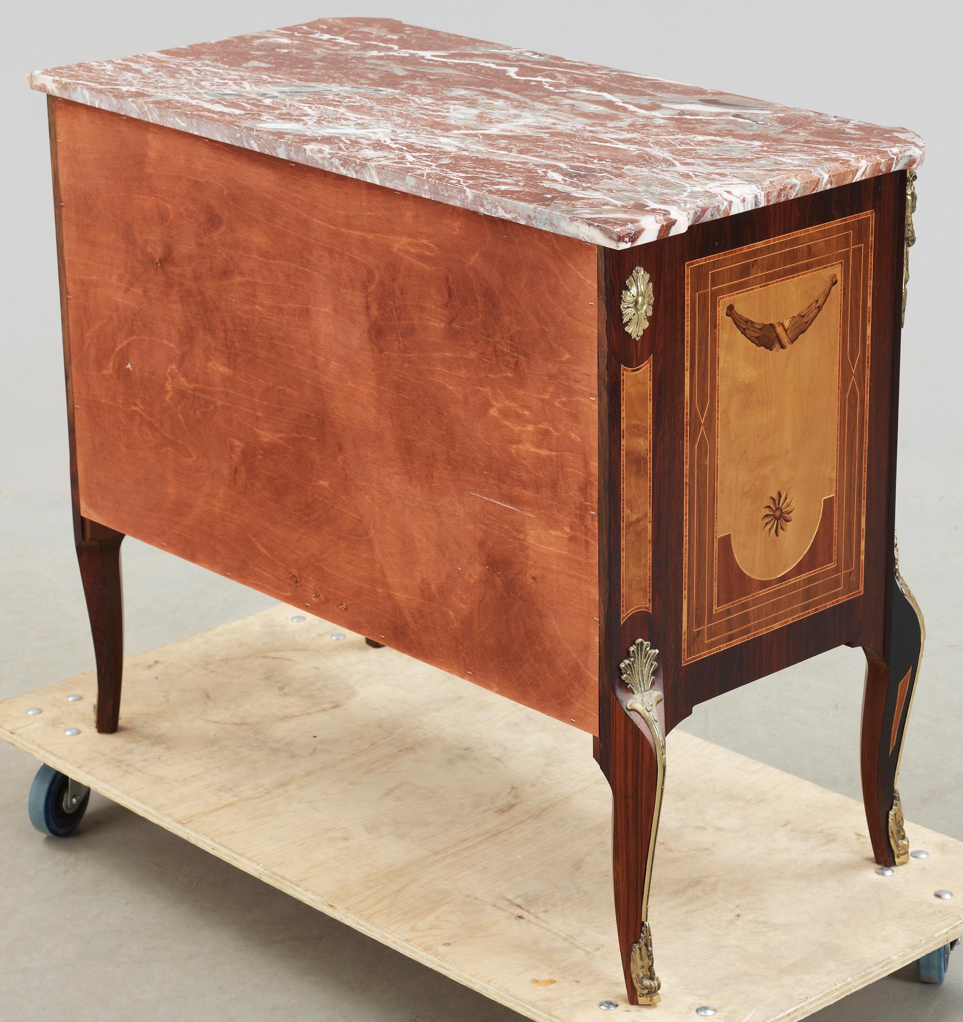 BYRÅ, gustaviansk stil, omkr 1900-talets mitt.