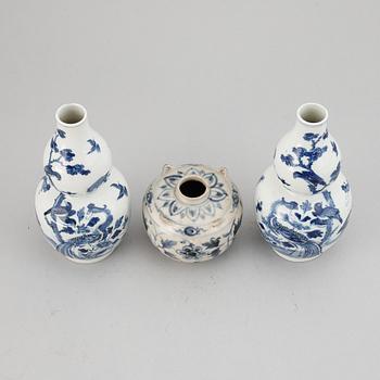 A pair of blue and white 'double gourd' vases, Qing dynasty, late 19th century, and a ceramic jar, south east asian.