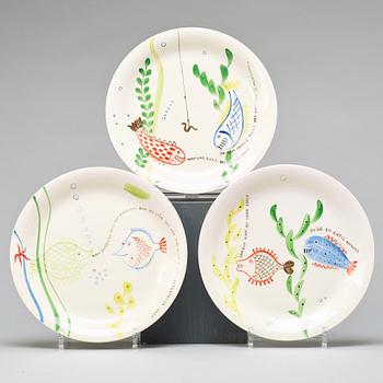 STIG LINDBERG, 12 creamware 'Löja' plates, from Gustavsberg, 1948-1962.