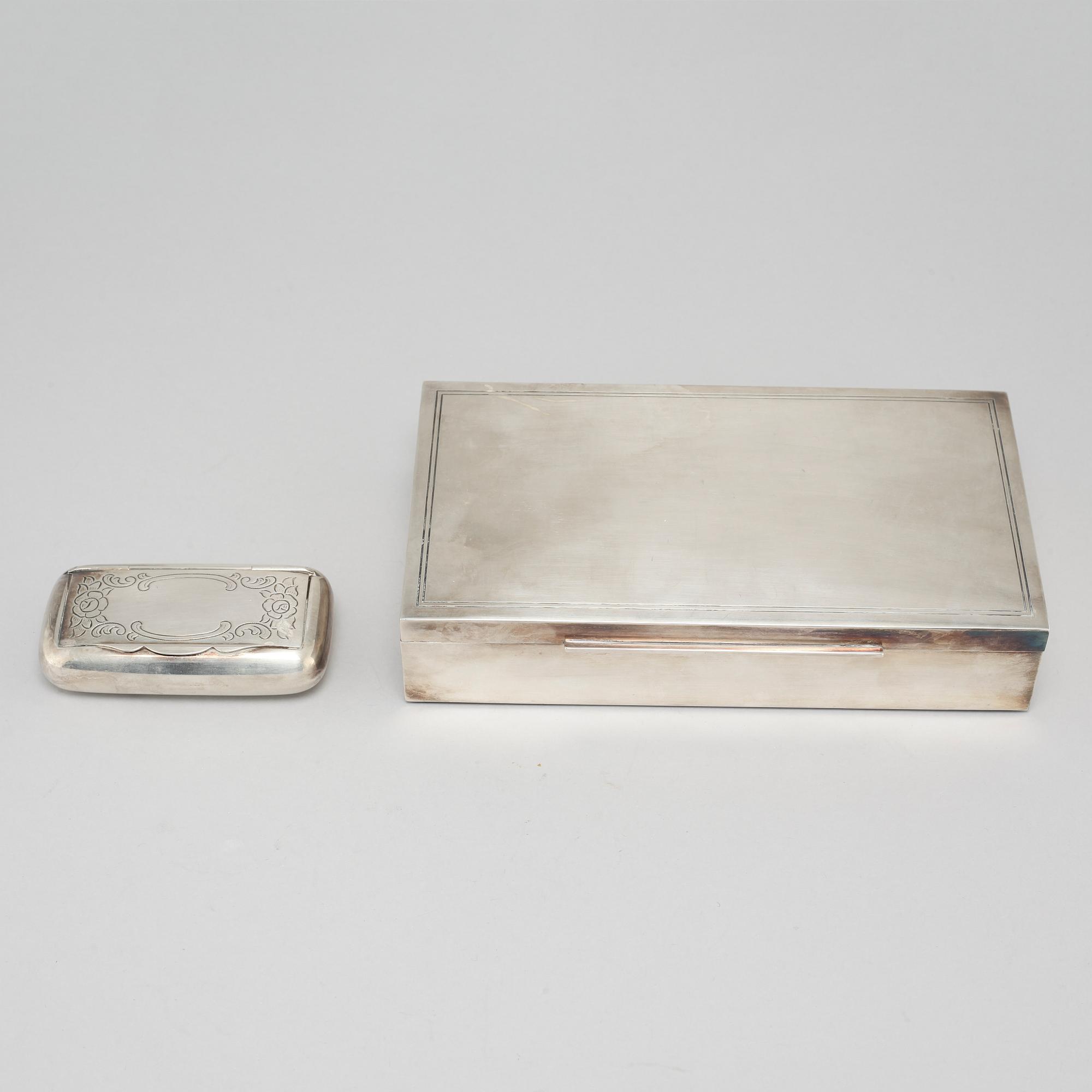 A silver box and a snuffbox, partly C G Hallberg in Stockholm, 1960.