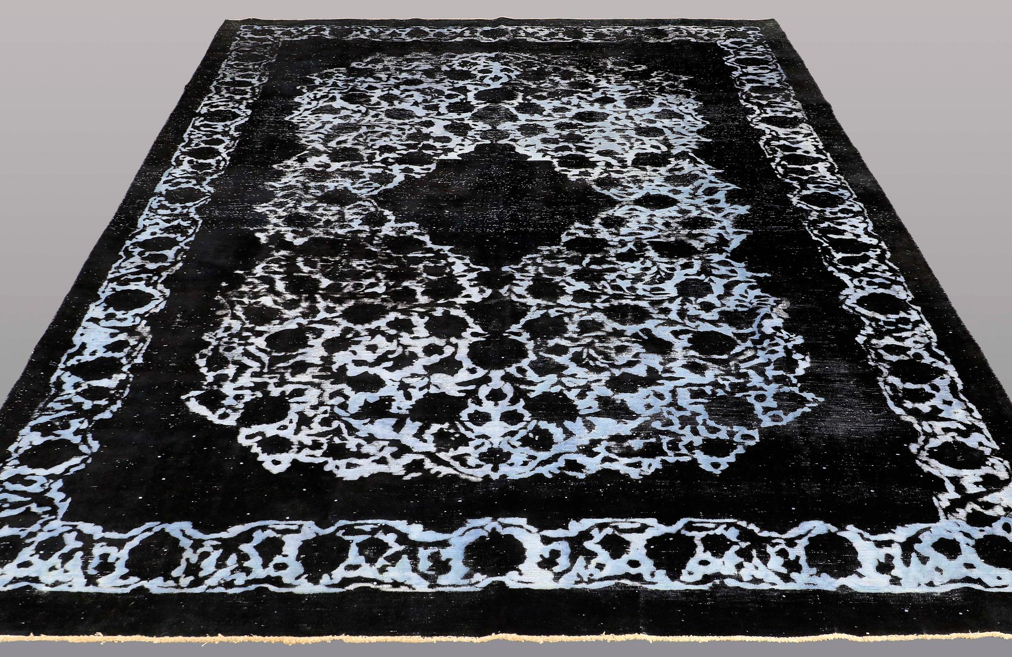 A CARPET, orientatal, ca 373 x 240 m.
